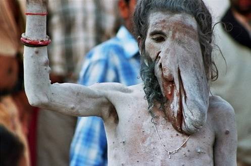 任由野狗撕食的腐尸另外导游介绍,恒河里的有种鱼叫鼓浪鱼,名字很好听