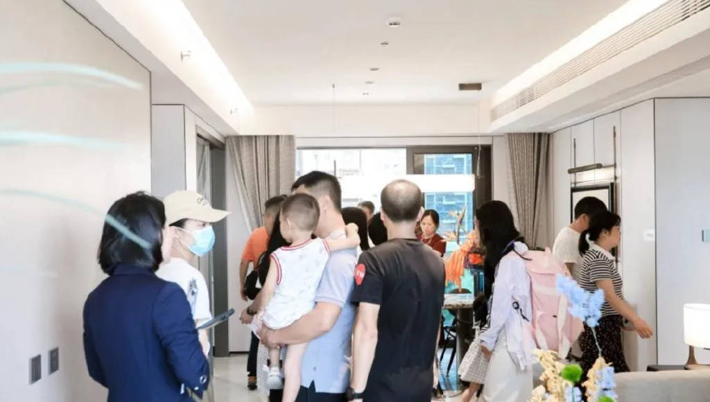 面对楼市新政,选择涨价的房东,哭的日子在后面_二手房_房源_刚需并