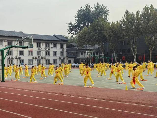 爱知中学校服图片图片