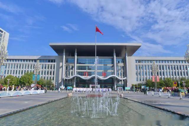 泗县人民医院举行庆祝中华人民共和国成立75周年升国旗仪式