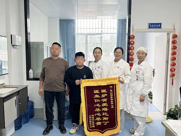 【锦旗连连 赞誉满满】国庆假期 市二院接连收到患者锦旗_治疗_患儿_医生