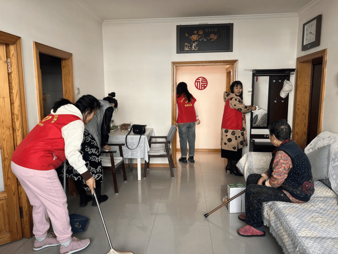 城西街道民主社区开展"爱在重阳 浓浓助老情"主题活动