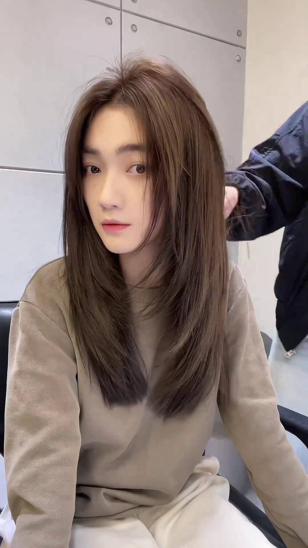 摩卡棕色,显白显年轻 显白发色 摩卡棕色染发 生活微潮色 显白颜色