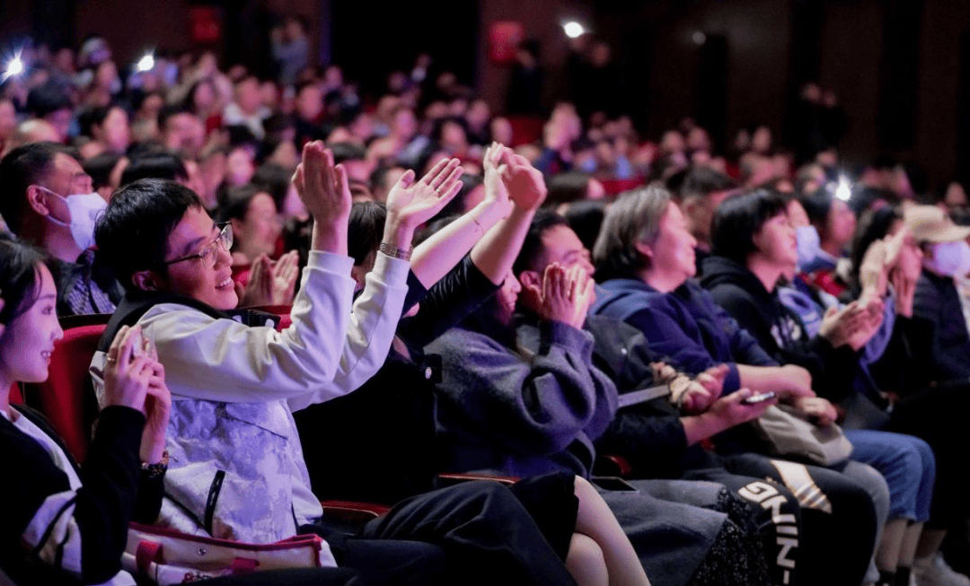 "金金满堂"卢鑫领衔相声新势力全国巡演,10月19日相约鲅鱼圈大剧院!