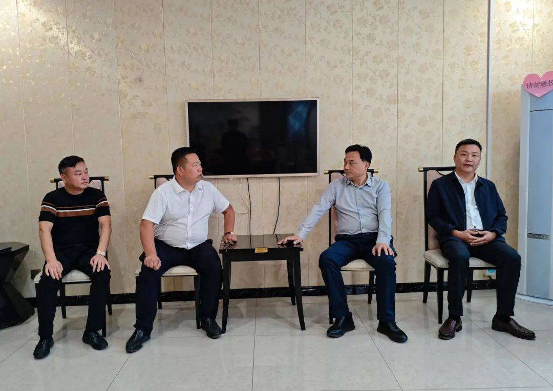 县委书记侯公涛会见鹏辉力赫(天津)能源科技有限公司客商_西平_单位