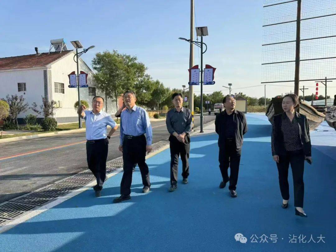 区人大城建环保委员会调研我区“四好农村路”建设情况