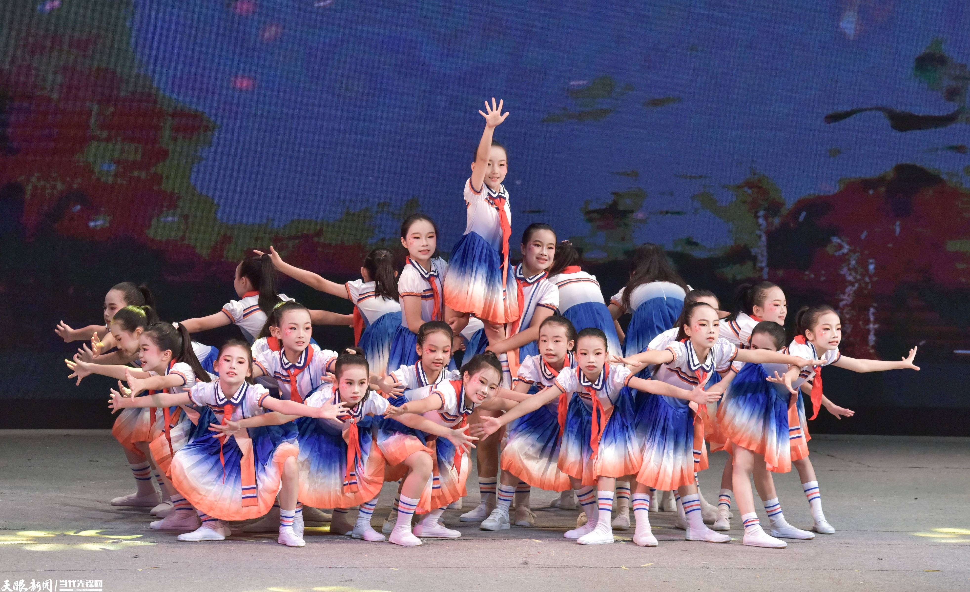 从江县举办第八届中小学生艺术展演活动