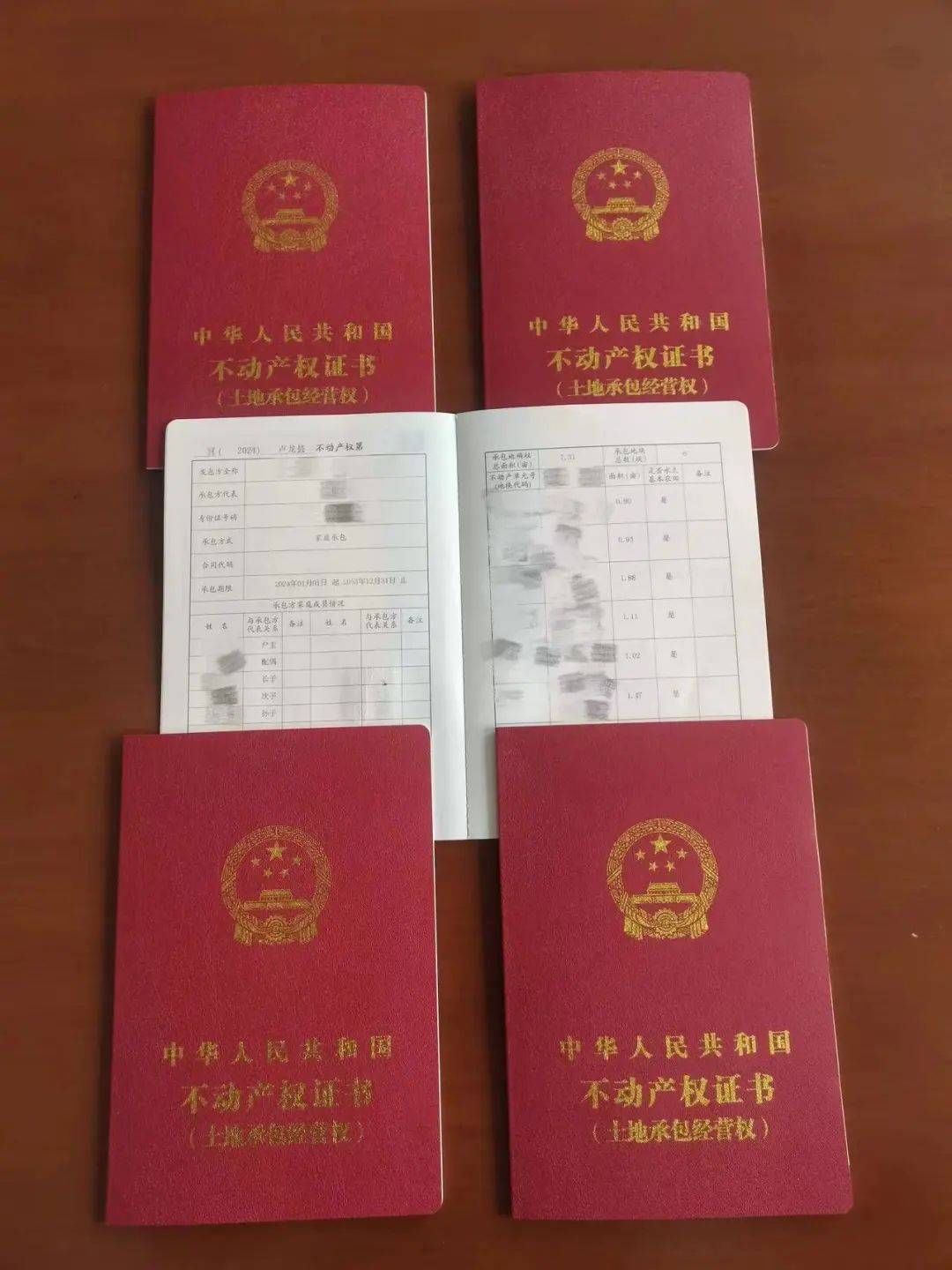 证书,标志着秦皇岛市农村土地承包经营权不动产登记工作全面步入统一