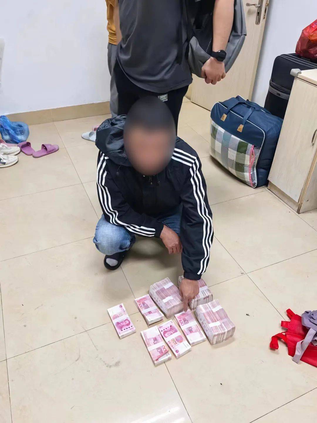 迅速抓捕!扣押35万元