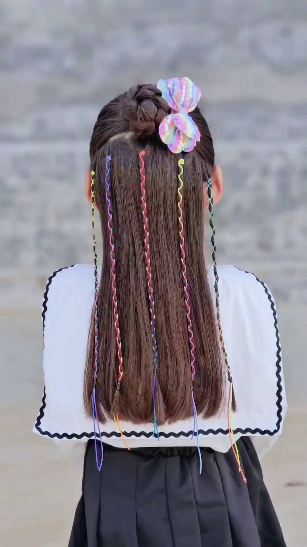 甜酷彩绳披肩发编发教程 彩绳编发儿童编发 生女儿就是用来打扮的