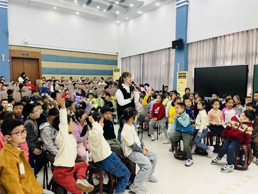 【校园新闻】恐龙来啦!扬子小记者恐龙公益讲座走进南京市汉江路小学