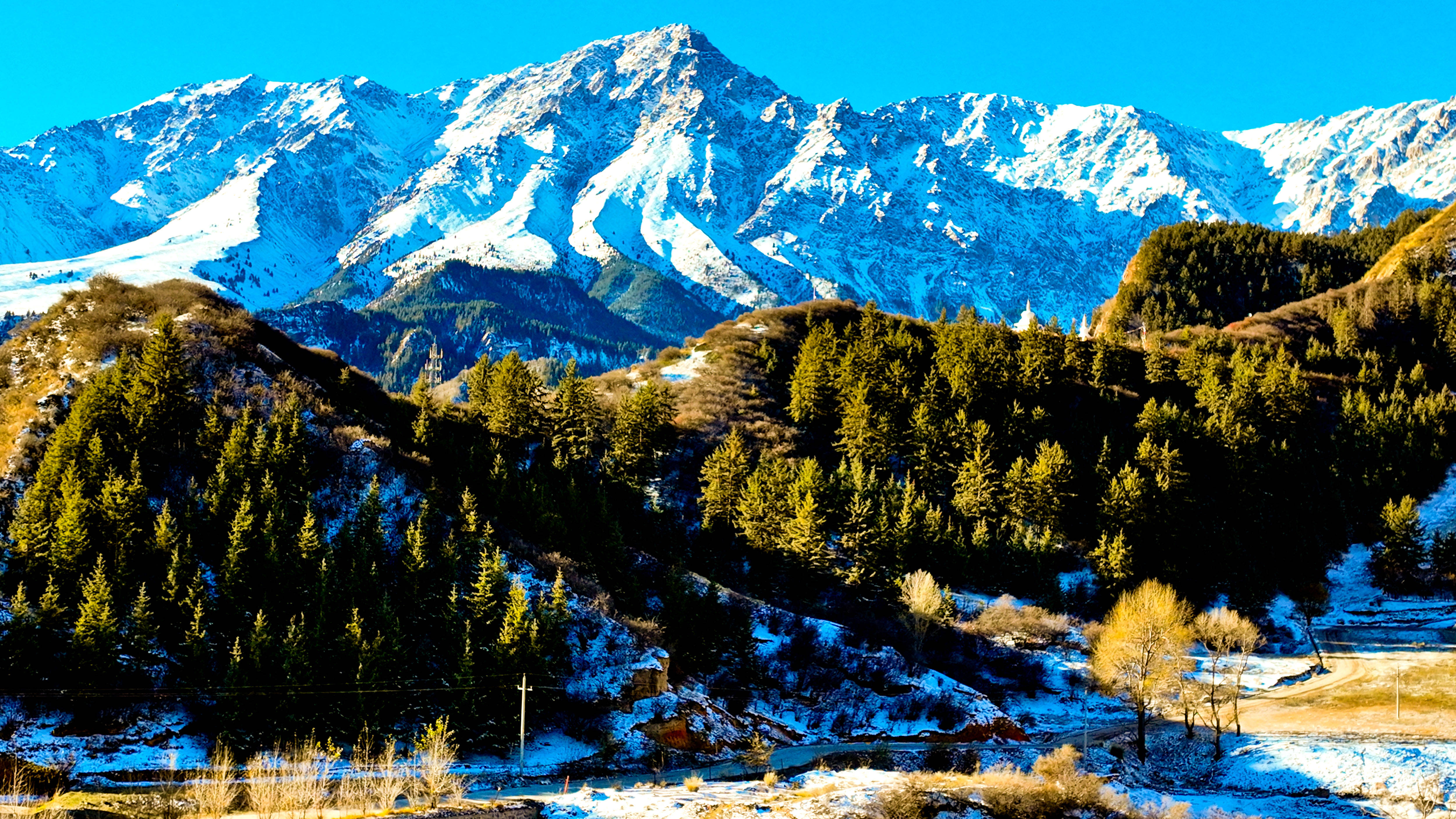 雪后祁连山国家公园景色美