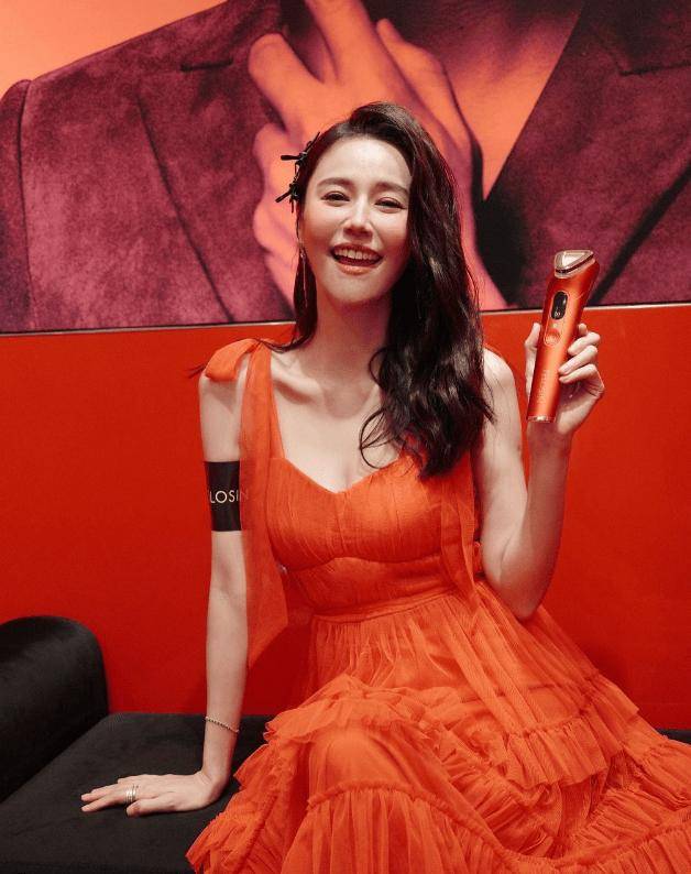 tvb花旦黄翠如传怀孕笑得开心!大晒老公半身照,夸他半年疯狂做运动