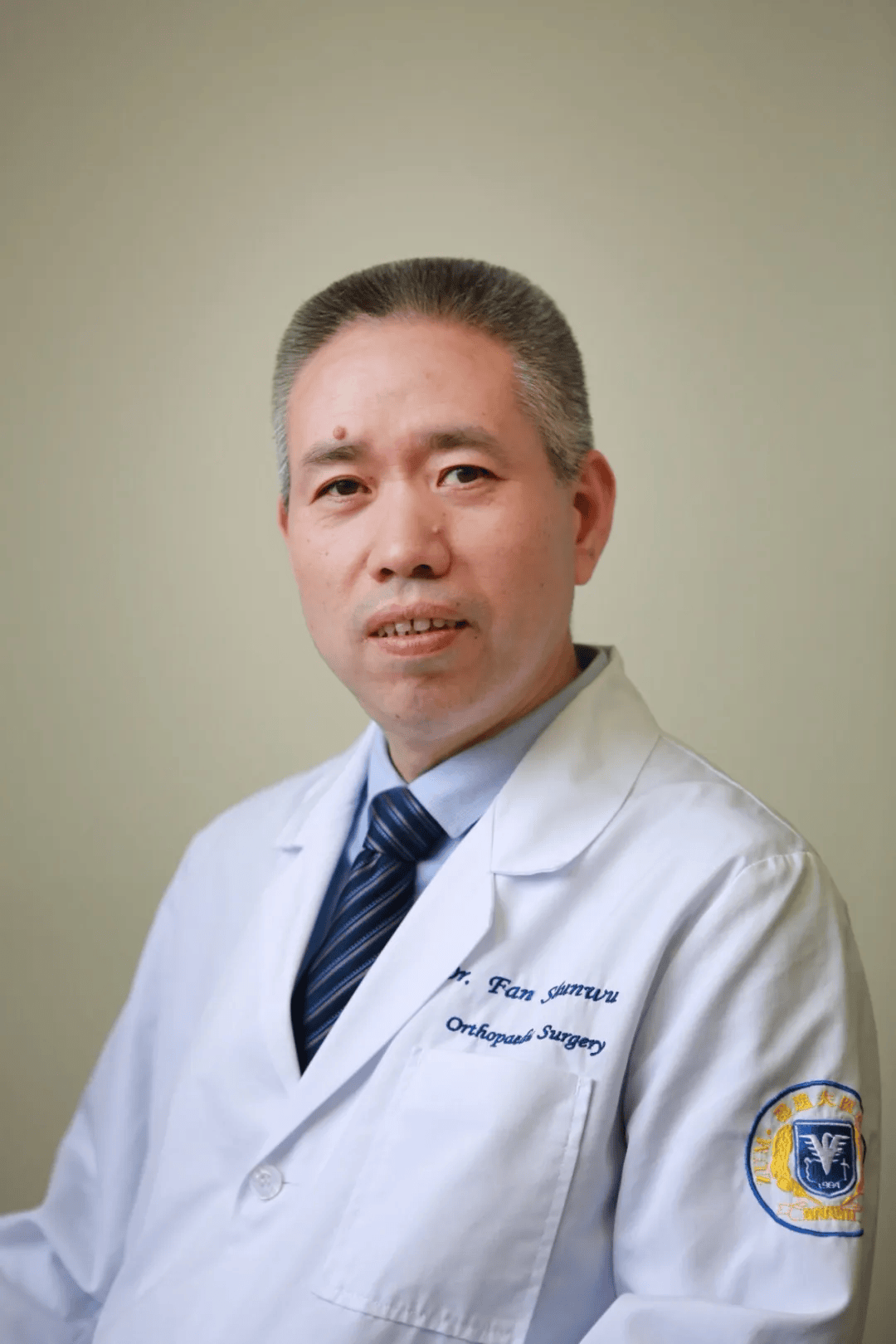 11月1日浙江大学医学院附属邵逸夫医院骨科专家范顺武来