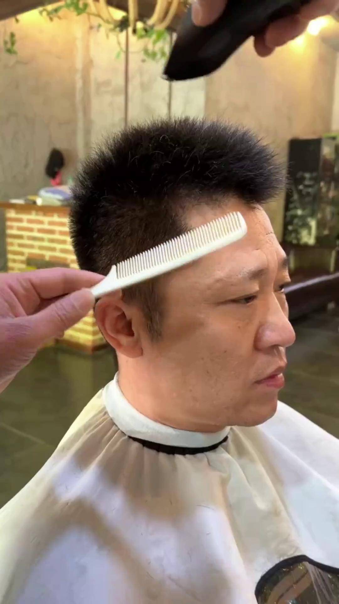 来!零基础剪发教程 在家理发 男士发型 子弹头 新手理发师
