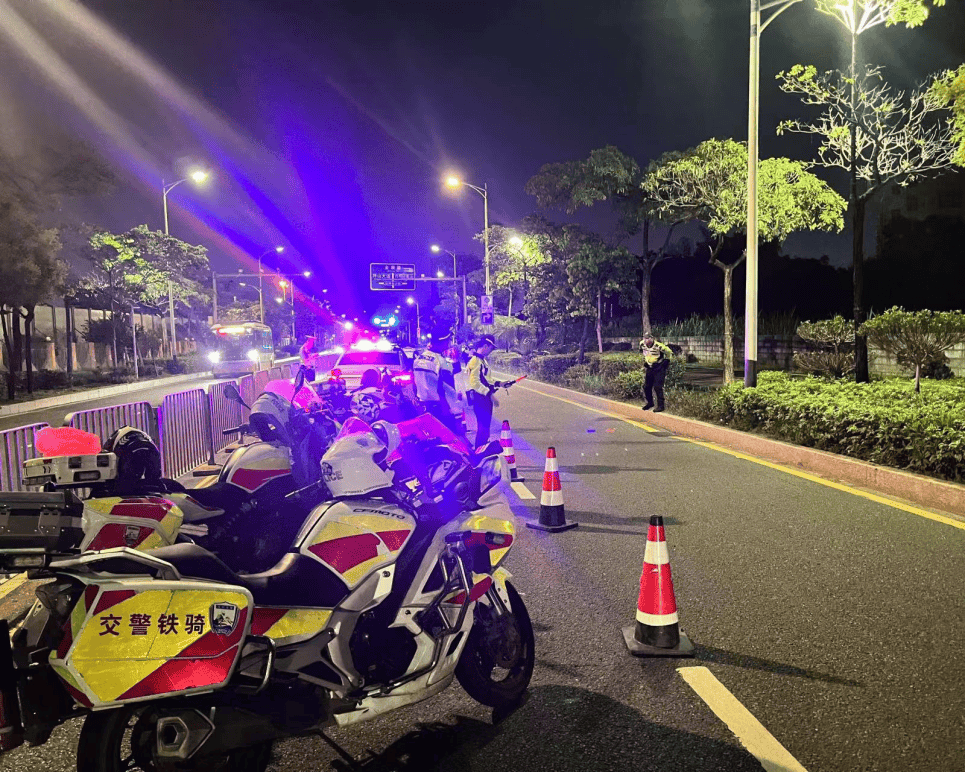 “我喝了酒,你报警吧!”深圳一司机撂下话后…… “我喝了酒,你报警吧!”深圳一司机撂下话后……