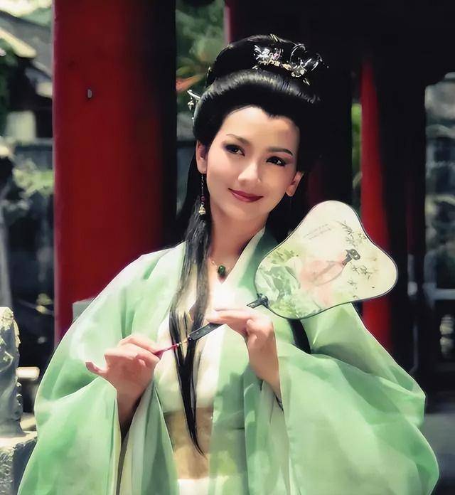 赵雅芝小儿子近照被曝出!37岁未婚打扮很阳光,长相有点像郑少秋