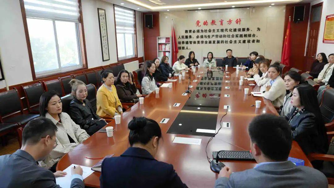 10月23日,长岭中学召开了家长委员会成立大会,并举办校长接待日活动.