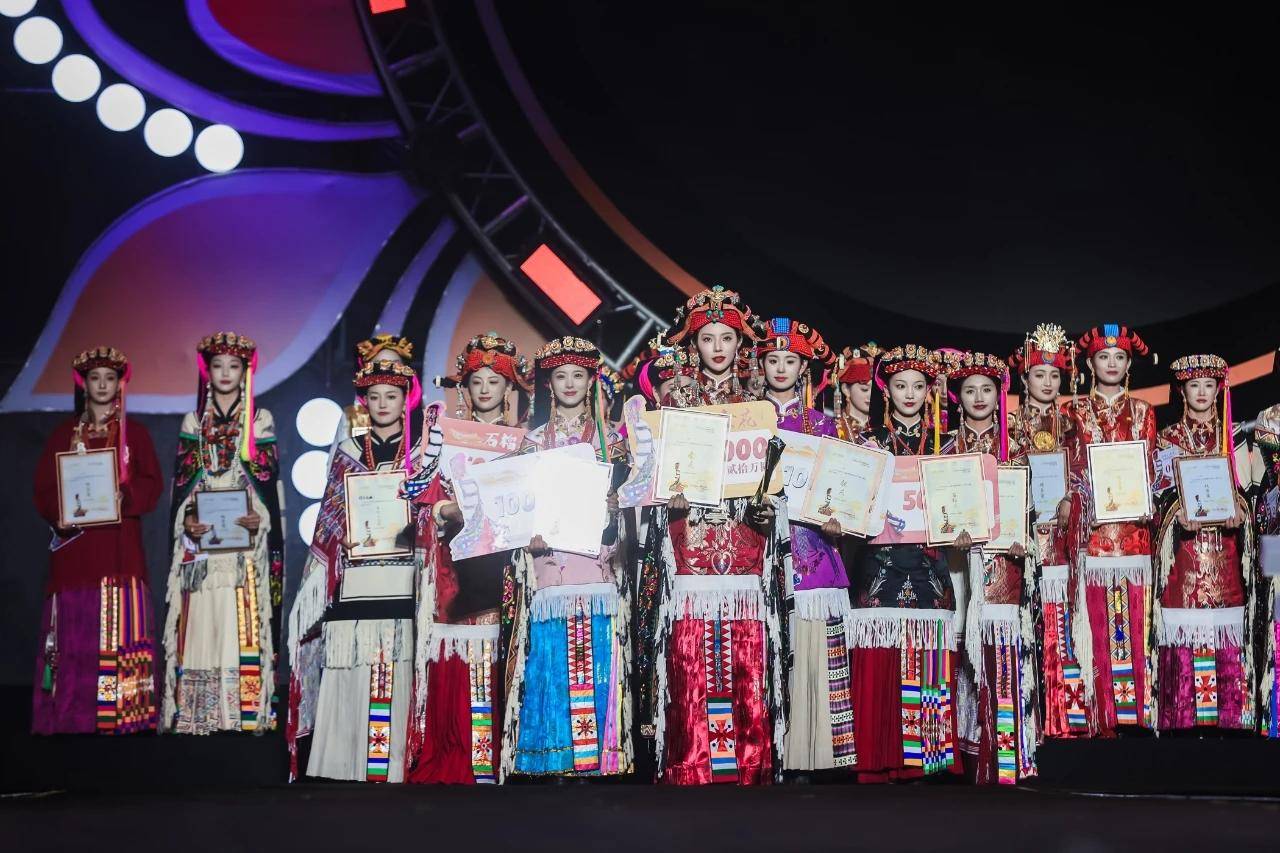 四川丹巴美人谷选美大赛"三花"出炉:95后上班族妹子夺得"金花",奖金20