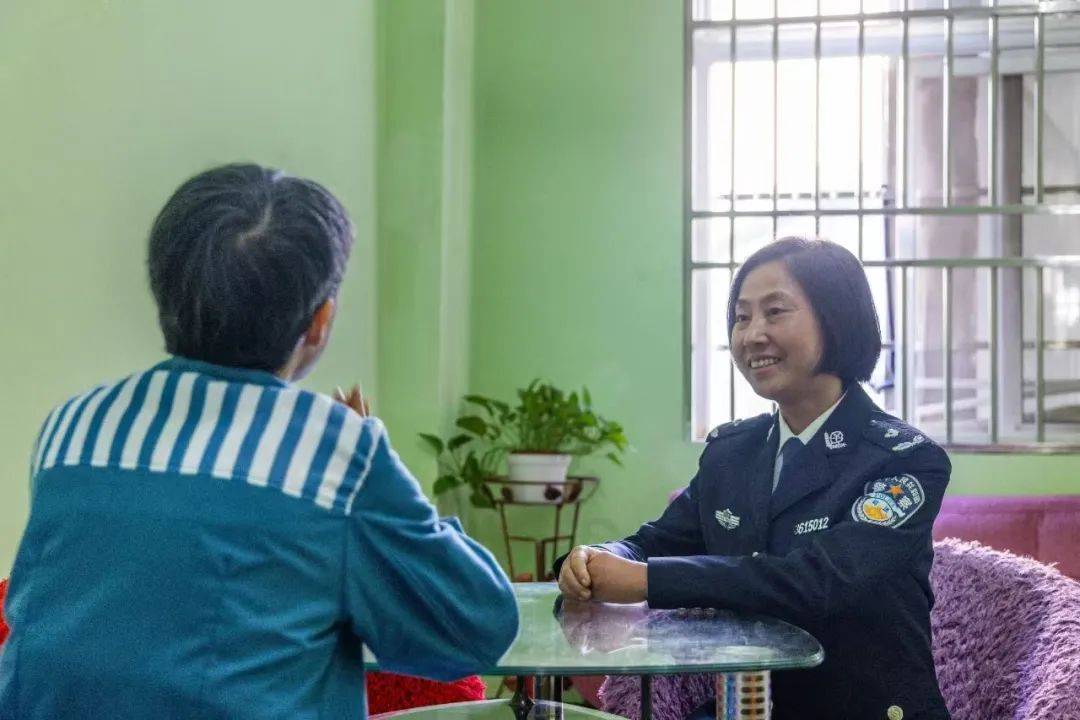 中共党员,现任江西省温圳监狱党委副书记,政委,曾任江西省女子监狱监