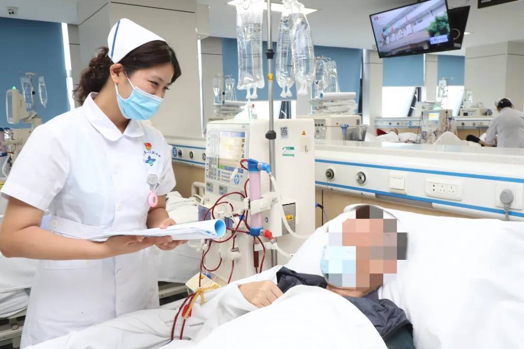 重庆妹儿遇事是真上!女护士一根竹竿智救两男 重庆妹儿遇事是真上!女护士一根竹竿智救两男