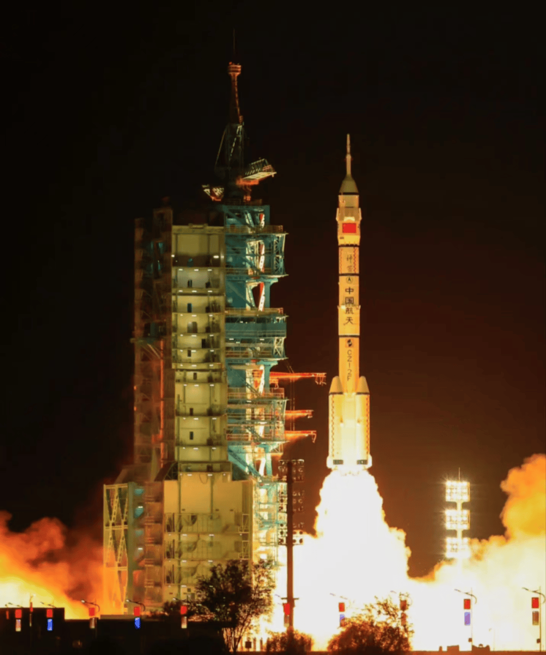 辅导员说 | 从神舟十九号飞船成功发射感悟辅导员工作的职责与使命!