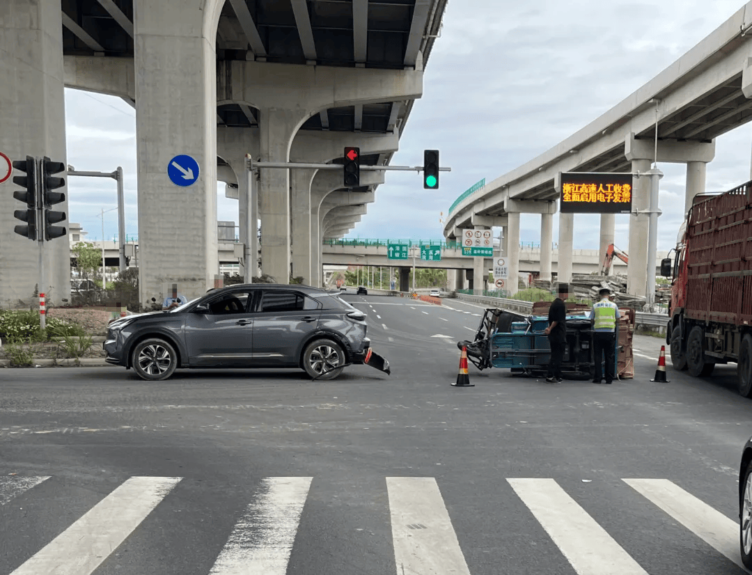 电动三轮车事故现场图图片