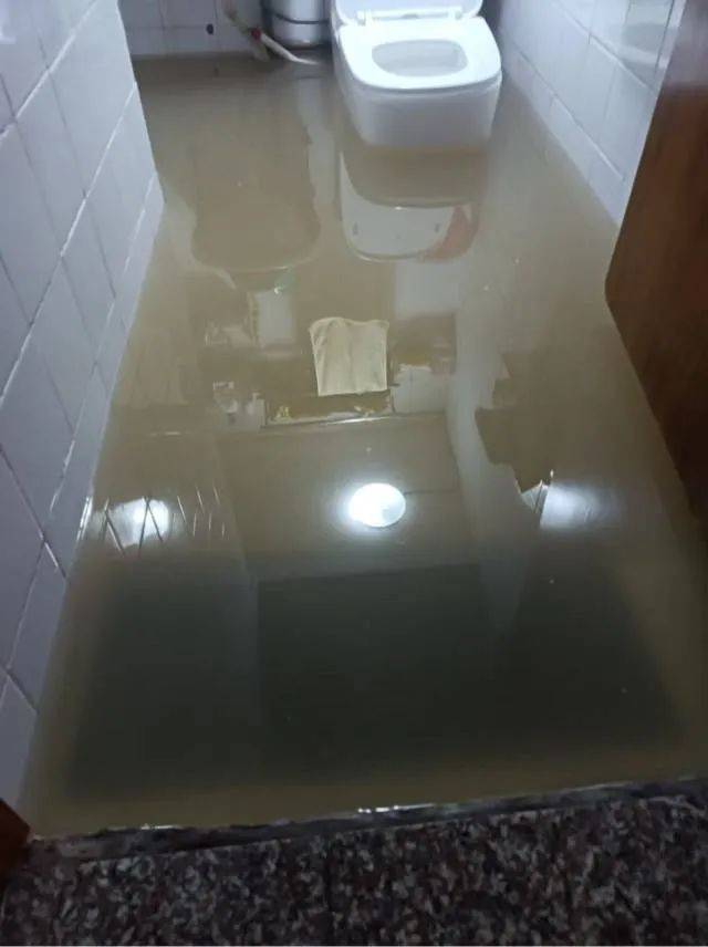 雨天积水,九浸畈这里一楼的厕所都被淹了?