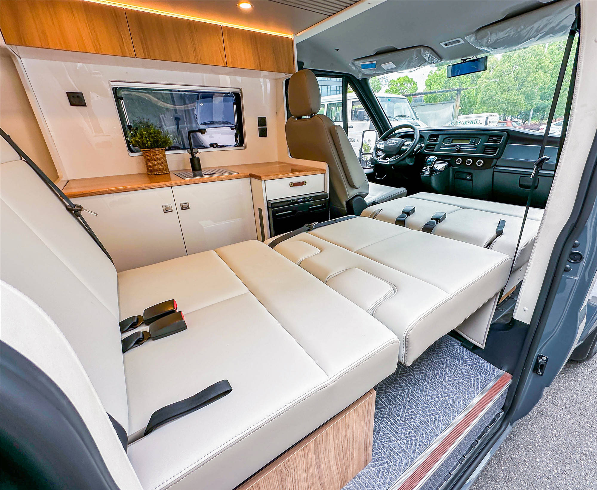 露营车做出了商务车的品质,11月29亮相成都房车展,只要10多万