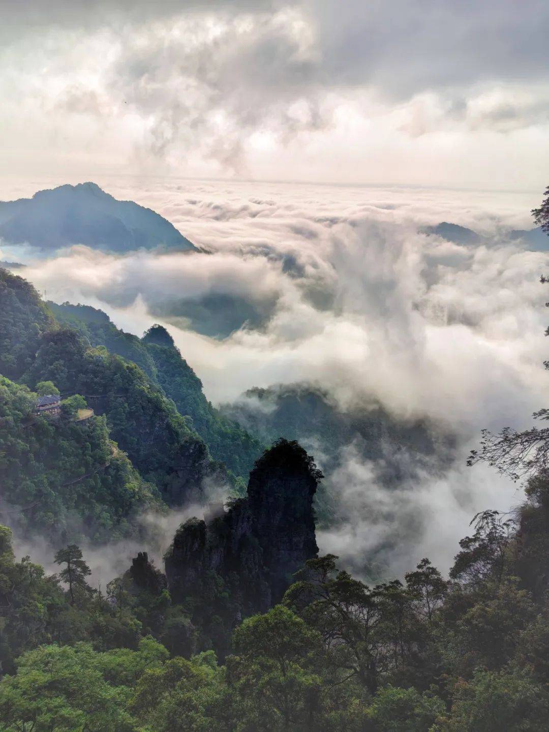 广西瑶山风景形容图片