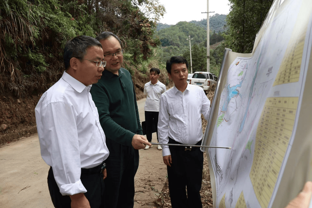 610月29日,漳平市委常委,市政府副市长鲁洪柯到抽水蓄能电站项目现场