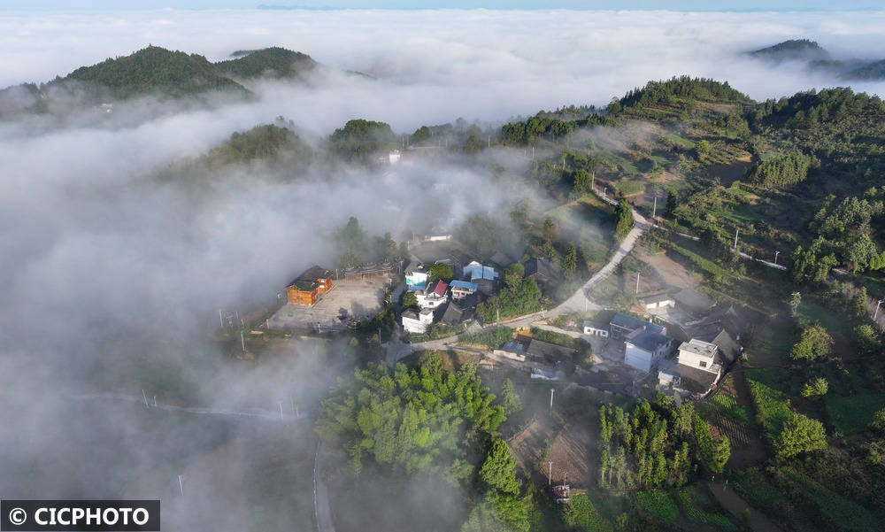 雾漫城乡 云绕山峦(图10)