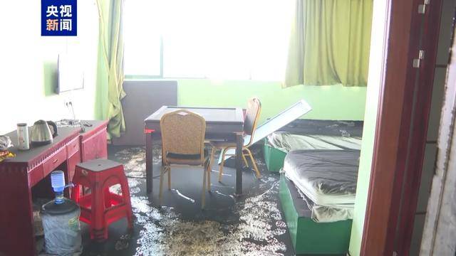 怀着沉痛心情,新余市市长察看特大火灾现场 怀着沉痛心情,新余市市长察看特大火灾现场