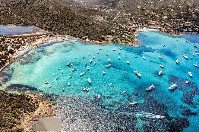 中产和老钱的距离，隔着一个翡翠海岸 -华闻时空