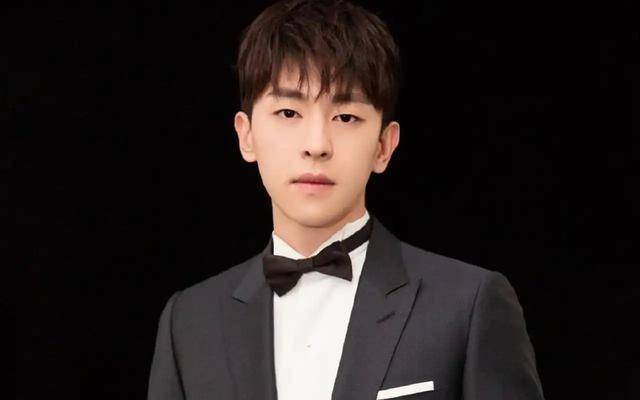 "封杀"不到3年,再看邓伦如今的处境,他很可恨,但也很可悲_金晨_徐晓璐