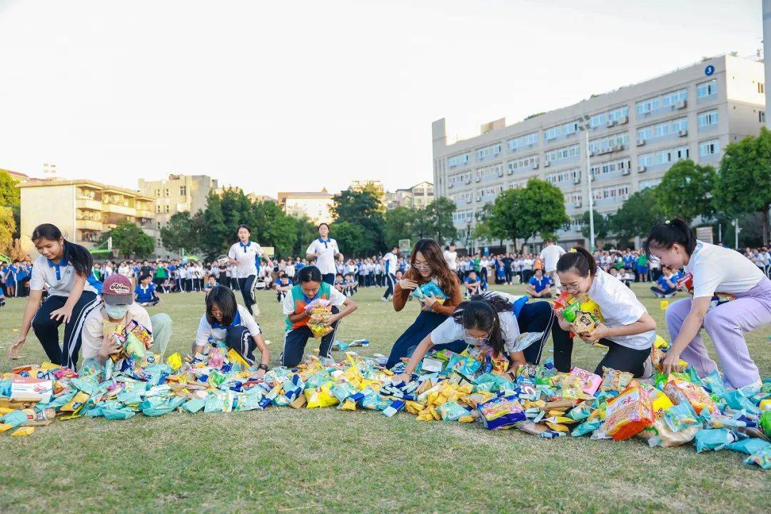 活力校园|深圳市观澜第二中学教育集团开展"班级抢零食大战"师生解压