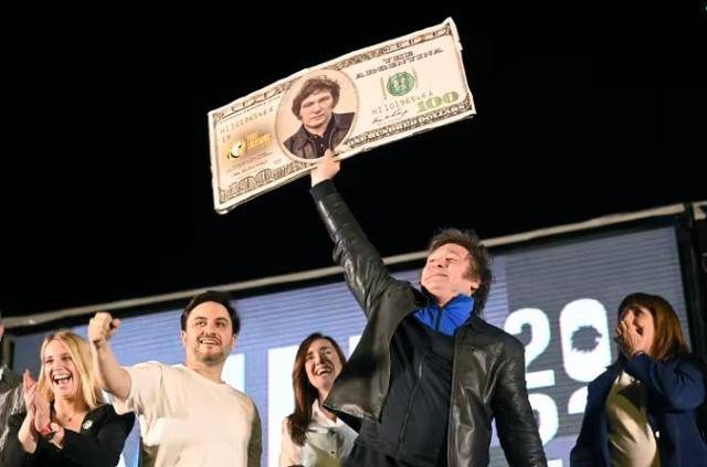 让阿根廷再次伟大前，阿版“特朗普”欠了一屁股债，求到正版头上