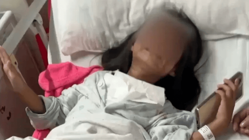 “要你全家不好过”!被泼开水女童返校,收到威胁信…… “要你全家不好过”!被泼开水女童返校,收到威胁信……