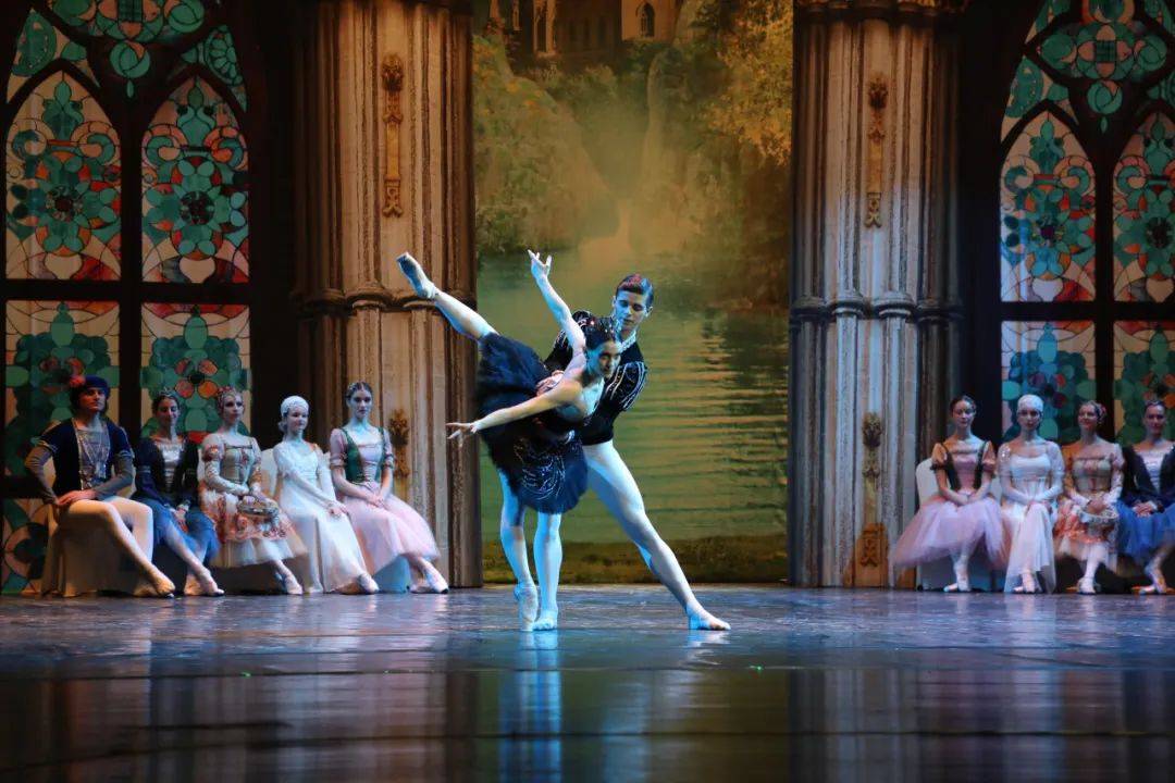 芭蕾舞剧《天鹅湖》丨一生总要看一次的经典神作