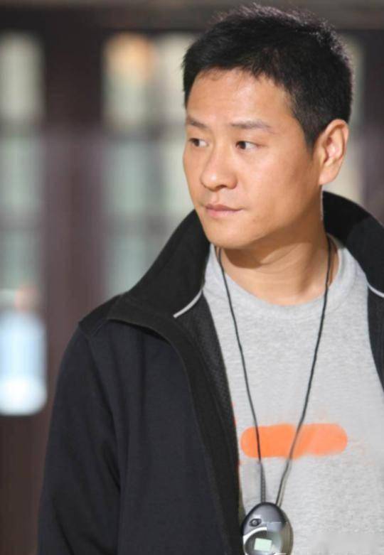 她就是出演《北平往事》中的"袁寒雪",也是演员刘威的前女友.其实那