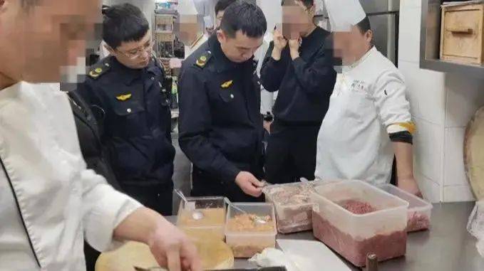 上海官方曝光：知名餐厅在菜品中添加亚硝酸盐！食用过量会引起器官衰竭，甚至死亡