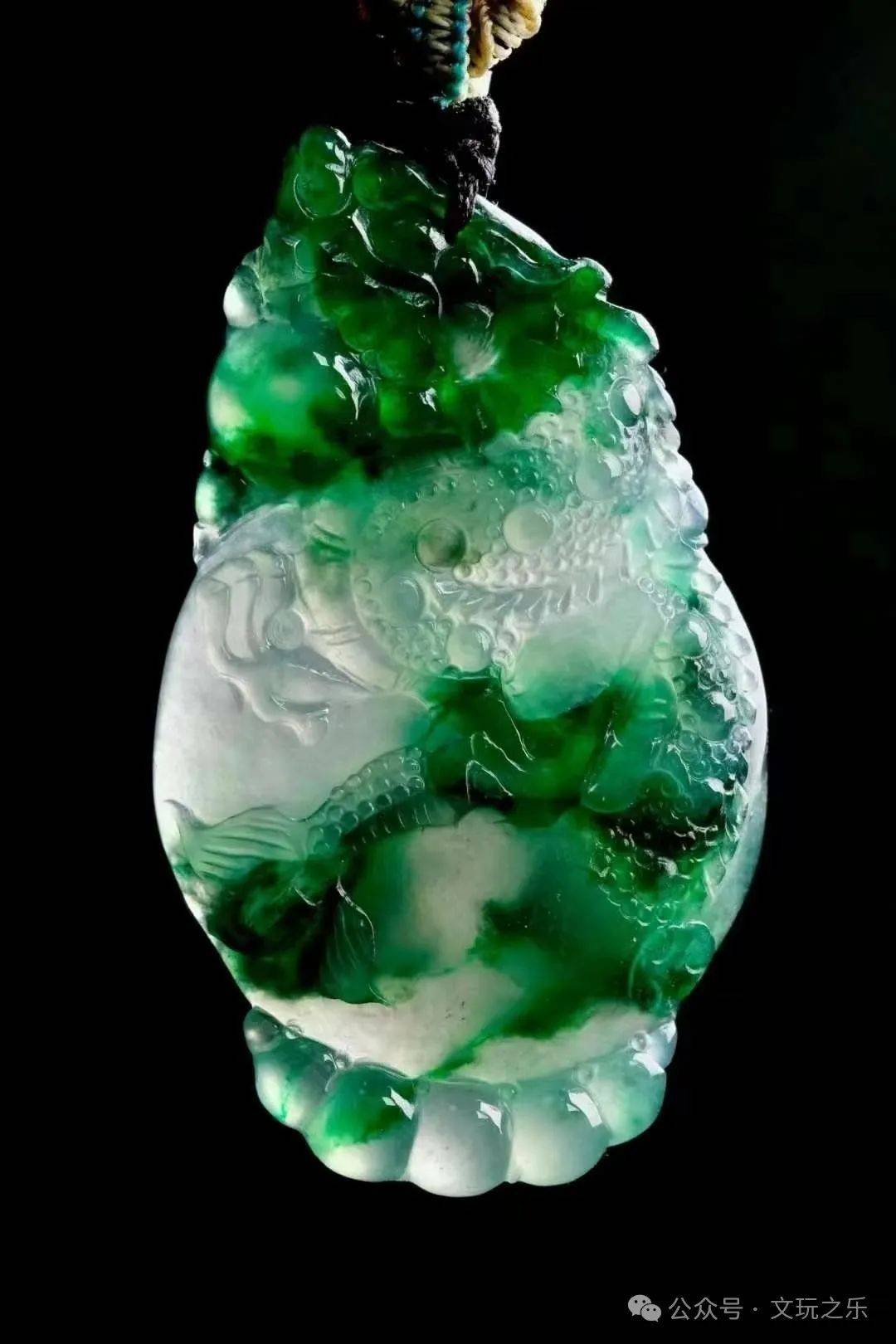 雕刻一件高冰翡翠的龙扣子,能值3000块不?