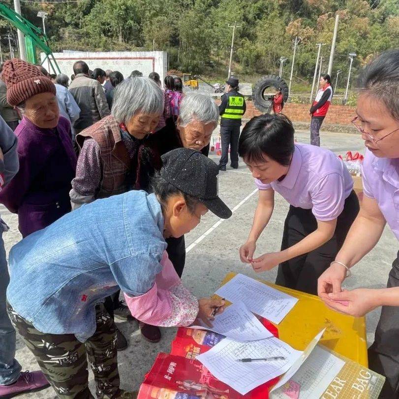 县区动态 | 马山县“巾帼志愿阳光行动”走进古寨瑶族乡