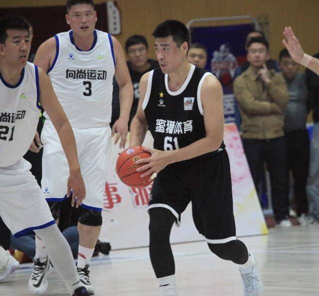 首节比赛,蜜獾体育开局手感不佳,魏桥创业刘振环和郭振兴发挥出色