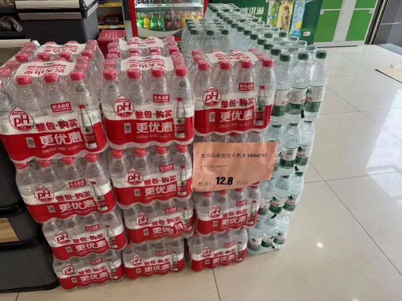 钟睒睒称纯净水不值钱、不适合长期饮用！娃哈哈、怡宝回应了