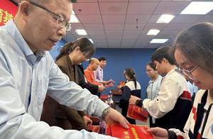 浙大贫困生拿助学金四处旅游？当事学生和校方回应了，网友不买账