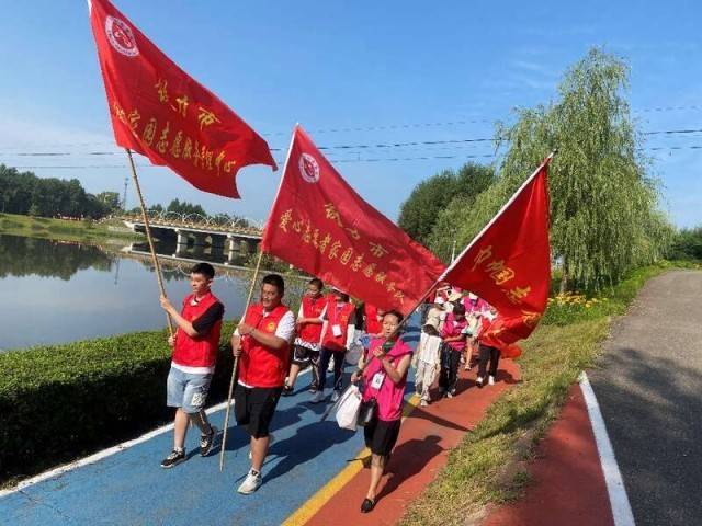 呼兰河畔的护河志愿队，队伍越走越长