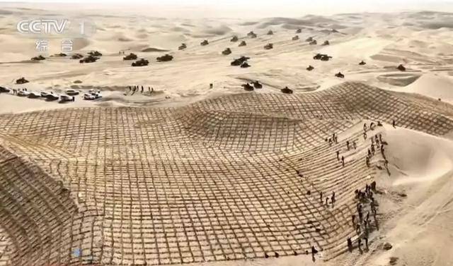 我国最大沙漠“锁边”工程有望本月底“合龙”