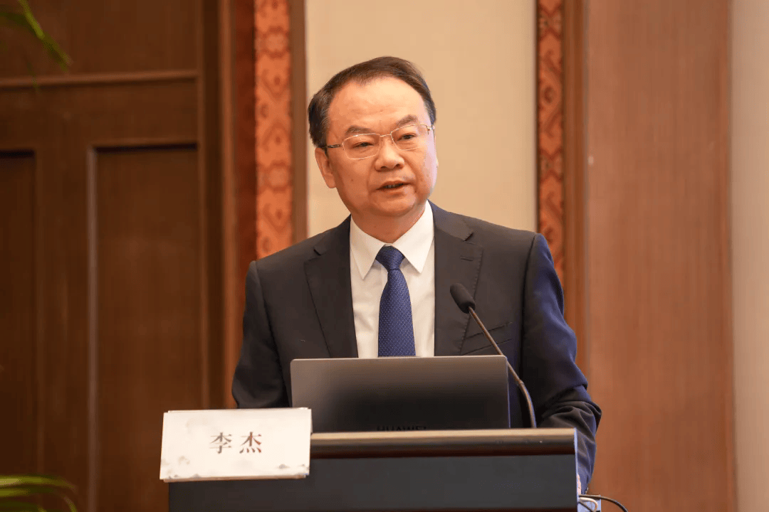 讲者:中国中医科学院广安门医院院长李杰教授▲主持:广东省中医医院