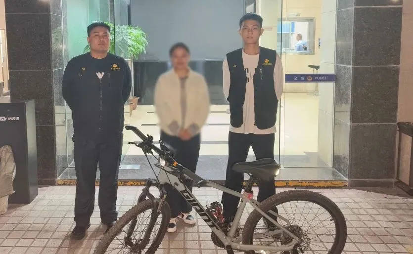事发长沙街头!外卖员被抓时请求“送完这一单”,民警:我来送! 事发长沙街头!外卖员被抓时请求“送完这一单”,民警:我来送!